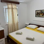 Neda Sibenik